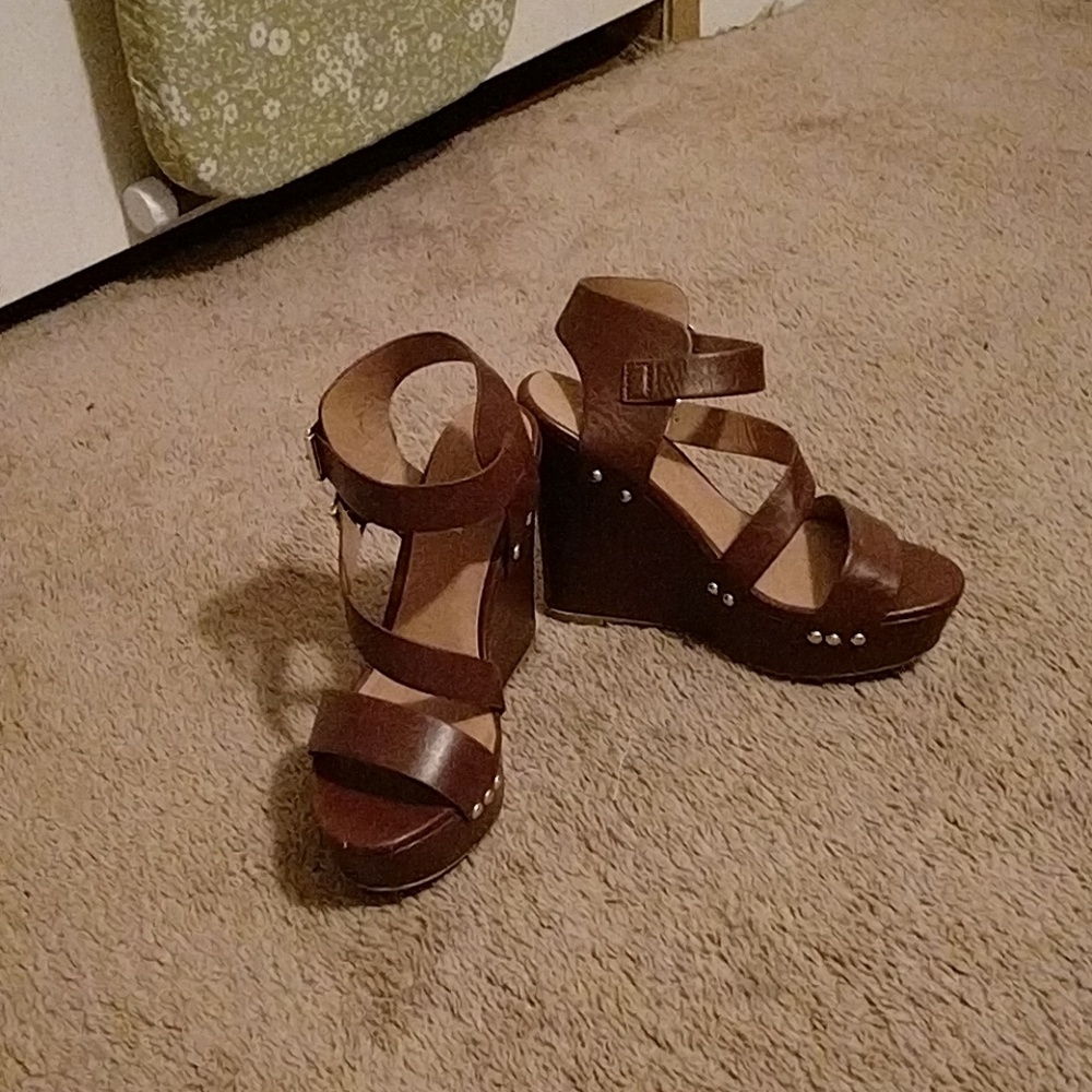 Wedge heels